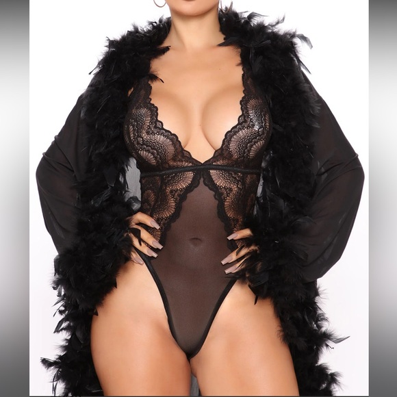 Luxurious Feather Mesh Long Robe - Picture 3 of 4